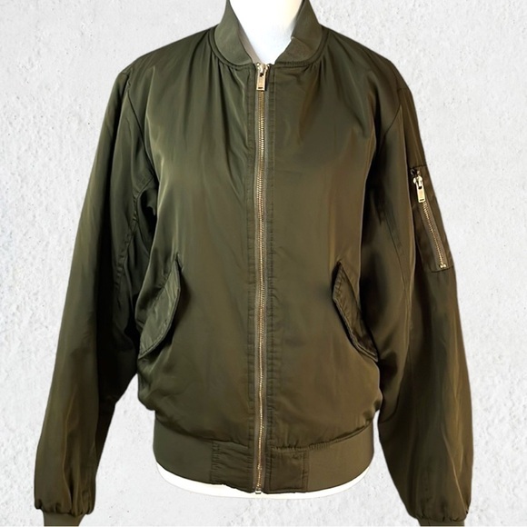H&m olive green bomber jacket front pockets w/ snaps arm pocket with zipper sz 2 - Picture 1 of 10